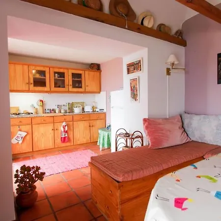 Cozy And Traditional Stone House Feriehus