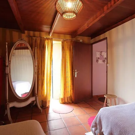 Cozy And Traditional Stone House Дом отдыха *