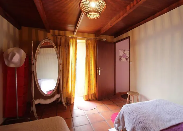 Cozy And Traditional Stone House Дом отдыха *